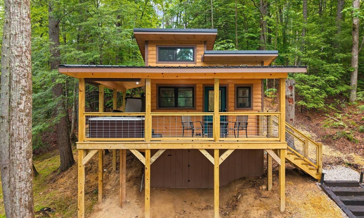 Campton Cabin | Whitney Nook: The Ultimate Cozy & Connected Couples’ Hideaway