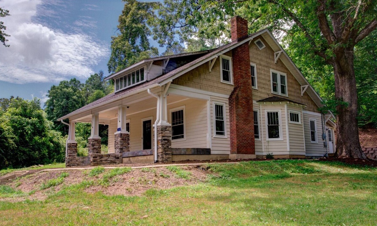 Fairview Other | Wicked Chicken Farmhouse: Historic house w/modern amenities, close to Asheville!