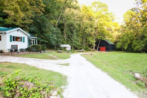 Frenchburg House | WiFi & Pets - Alice Rocks - Cave Run Lake & RRG KY