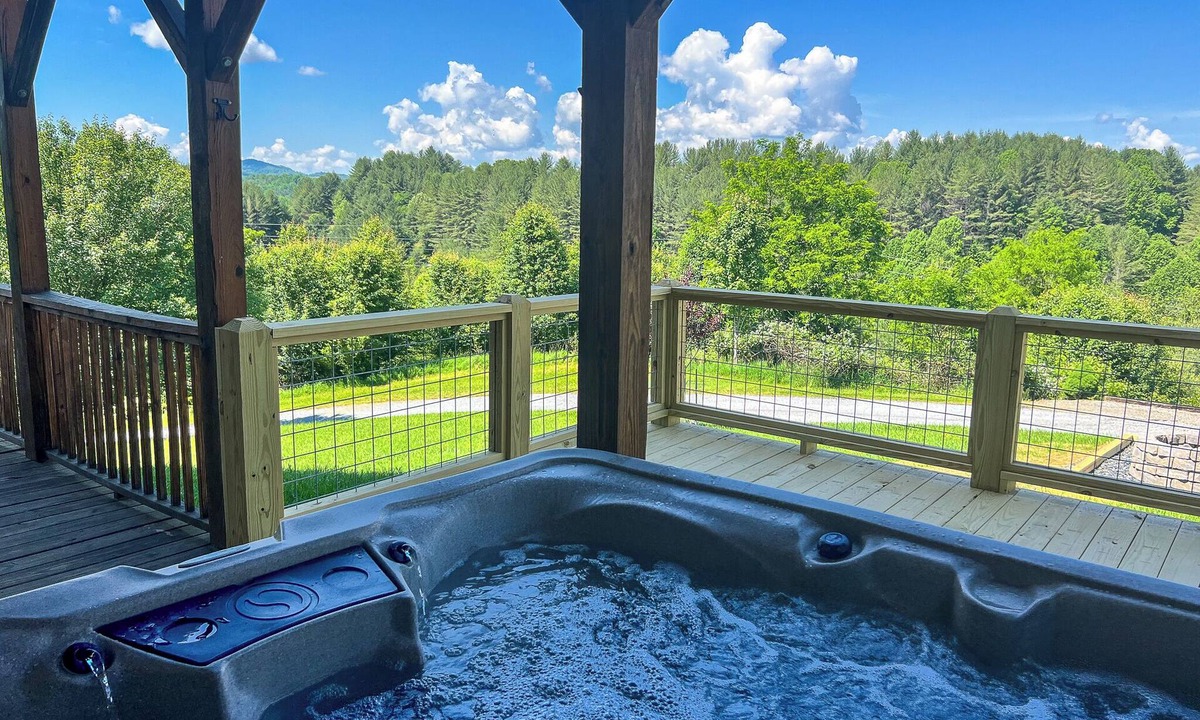Piney Creek Cabin | Your Cool Escape Starts Here - 3BR/3BA with Hot tub, Game Room, Rvr Access