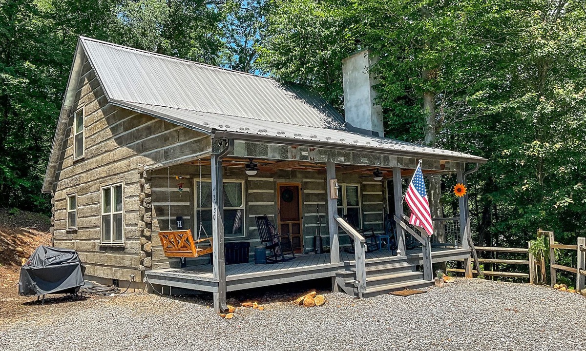 Millers Creek Cabin | Your Cool Escape Starts Here - Riverfront, WiFi, Near BR Parkway