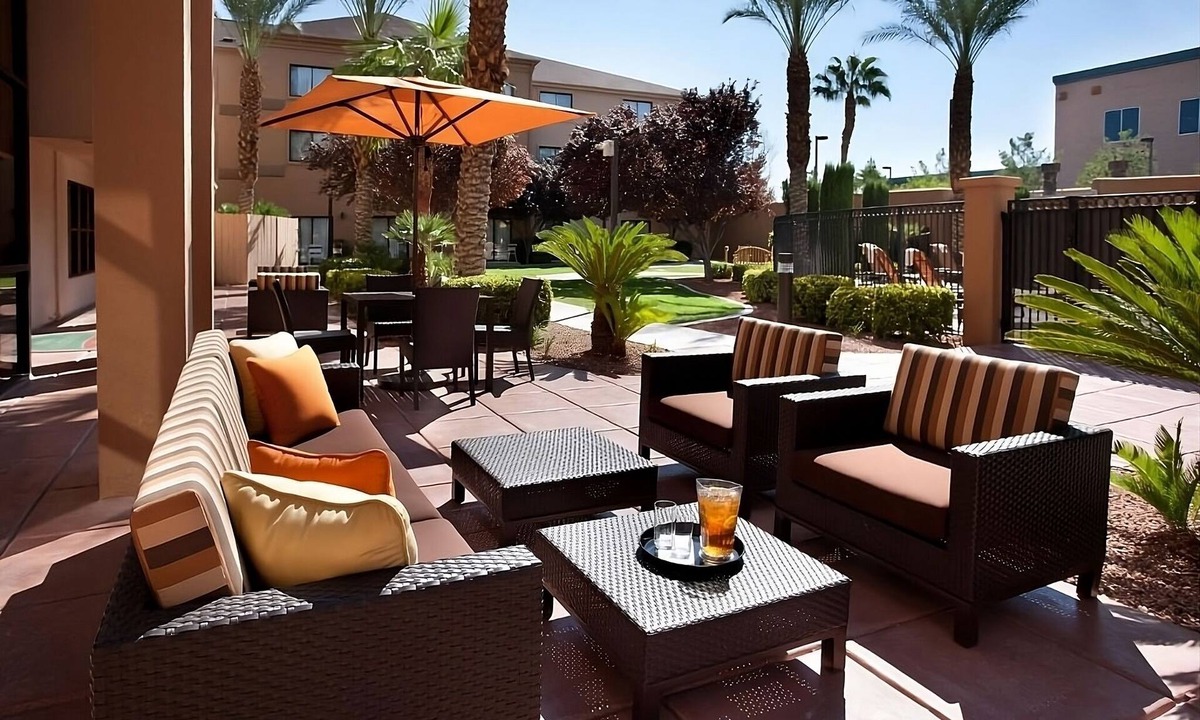 Las Vegas Hotel | Your Ideal Home Base for Exploring Vegas! Outdoor Pool & Whirlpool!