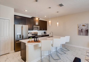 8953 CC - 4BR Townhome with Sparkling Pool