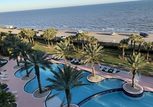 Beautiful 3 bedrooms condo with full view of the Gulf!