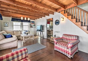 Cozy Beach Front Cottage in Hawk's Nest