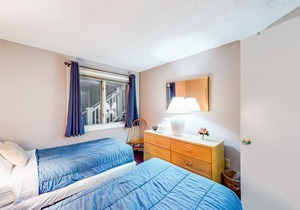 Cozy Condo with a Fireplace, Free WiFi, Shared Pool, Hot Tub, Tennis & Gym