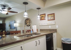 Family-Friendly Branson Condo w/2 Queen Beds + Pool