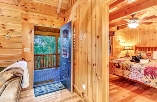 Cabins Apartment | 02) Monongahela Suite