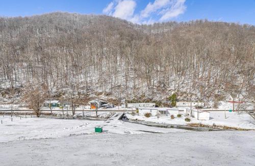Belle Apartment | 1/2 Mi to Kanawha River: Quiet Escape w/Patio
