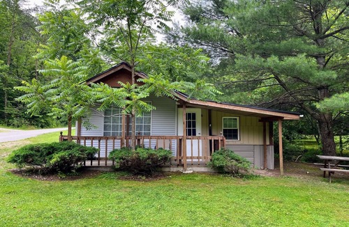 Stanton Cottage | 1 bed cottage, grill, fire pit, Very close to Red River Gorge!