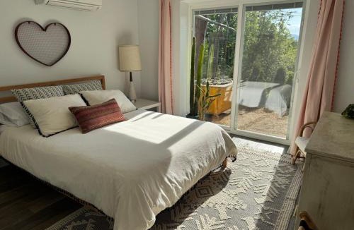 Charlotte Street Apartment | 1 Mile from Downtown, Patio w Sunset View