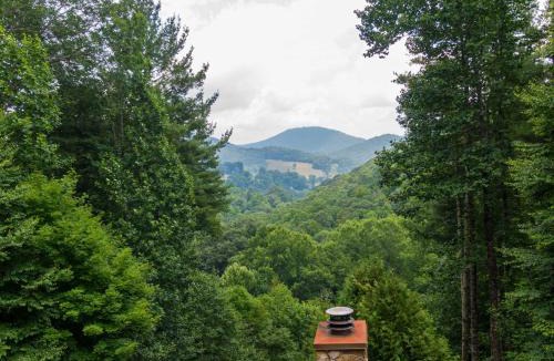 Todd House | 1 Relaxing Place - Quaint cottage great mountain view hot tub and fire pit