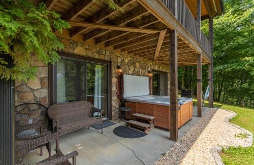 Todd House | 1 Relaxing Place - Quaint cottage great mountain view hot tub and fire pit