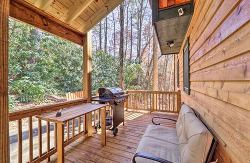 Newland House | 10 Mi to Sugar Mountain! Cabin w/Lake Access