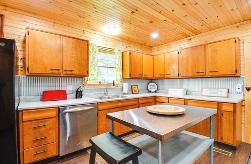 Beattyville Apartment | 18 Mi to Red River Gorge: Beattyville Retreat