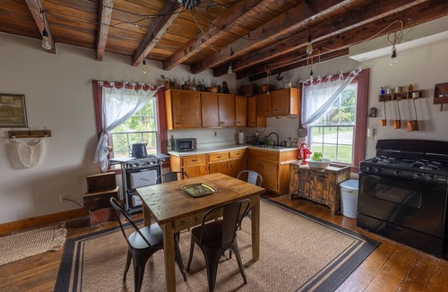 Lexington Cabin | 1800’s Historical Log Cabin near I-75 Interstate