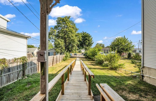 Gettysburg House | 1850s Gettysburg Home - 2 Blocks from Square - Sleeps 10 - Central AC!