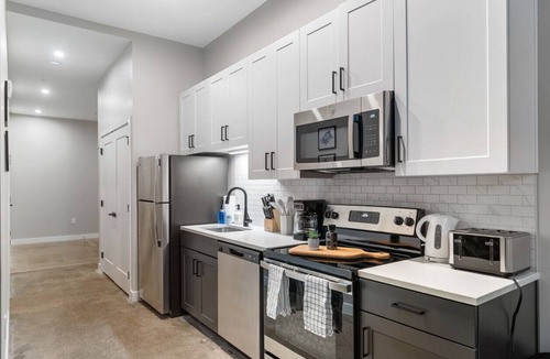 Downtown Cincinnati Apartment | 1Bedroom | Downtown | Gym & Coworking space + Wifi