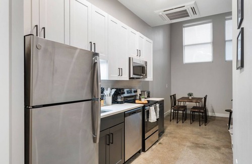 Downtown Cincinnati Apartment | 1Bedroom | Downtown | Gym & Coworking space + Wifi