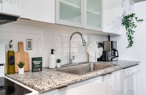 Downtown Cincinnati Apartment | 1Bedroom in CBD w/Pool & Gym Near Over-the-Rhine