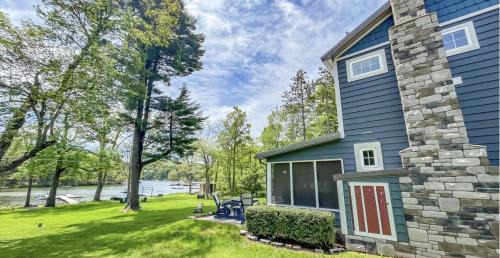 North Glade Hills House | 2 Adjacent Houses Rented Together
