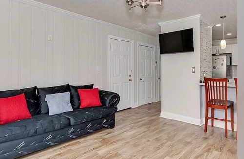 Forest City House | 2-bedroom And 2 Bath house with WiFi, AC in delightful Forest City