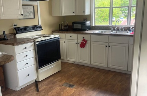 Dorton House | 2 Bedroom Creekside Getaway Near the Hillbilly Trail System