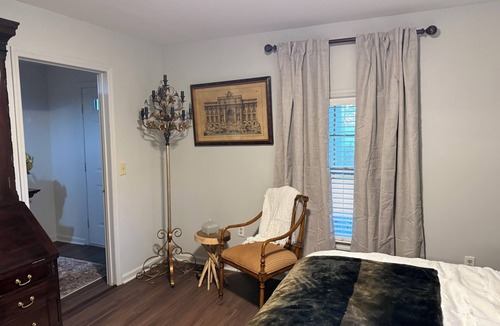 Lexington House | 2-bedroom farmhouse, Lexington. Marimac Farm. 9 minutes to KHP