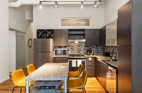 Downtown Cincinnati Apartment | 2-Bedroom in CBD Near Fountain Sq & Carew Tower