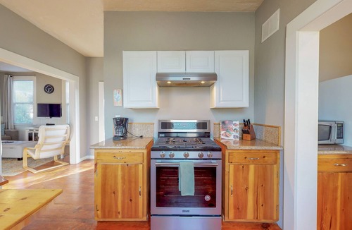 Eureka House | 2 Bedroom Modern Home In Downtown Eureka