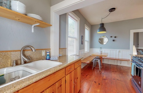 Eureka House | 2 Bedroom Modern Home In Downtown Eureka