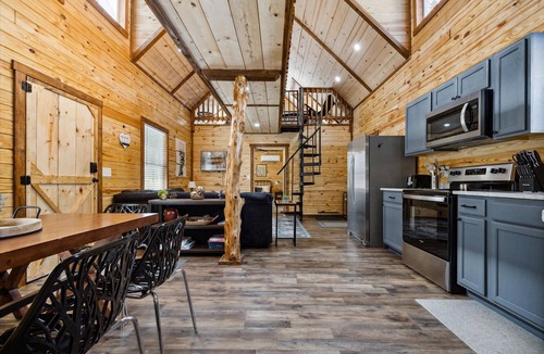 Rogers Cabin | 2 Cabins- Hot Tubs | Dogs OK | Hiking | Climbing