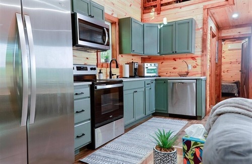 Rogers Cabin | 2 Cabins- Hot Tubs | Dogs OK | Hiking | Climbing