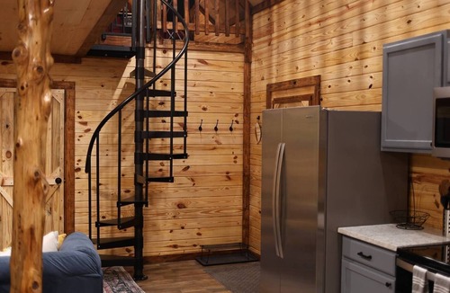 Rogers Cabin | 2 Cabins- Hot Tubs | Dogs OK | Hiking | Climbing
