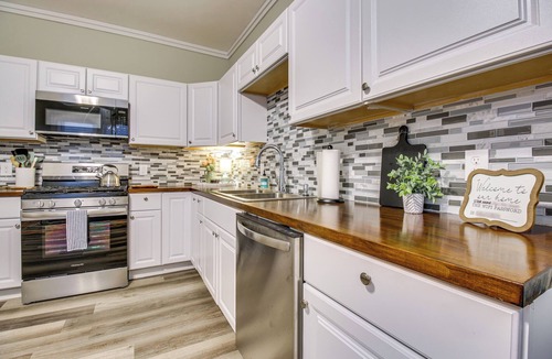Covington House | 2 Mi to Dtwn Cincinnati: Home w/Fenced Yard!