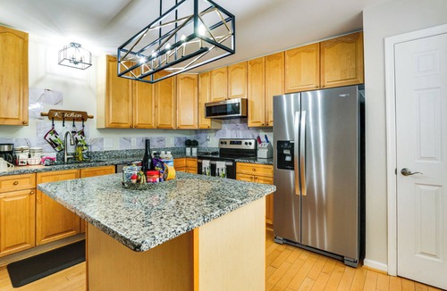 Hagerstown House | < 2 Mi to Dtwn Hagerstown: Townhome w/Fireplace