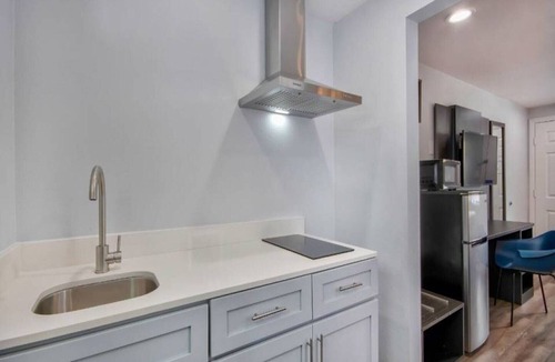 Downtown Apartment | 2 Queen Beds | Suite, Non-Smoking, Kitchen