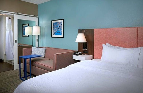 Hanover Hotel | 2-Star Hotel ∙ Hampton Inn Hanover