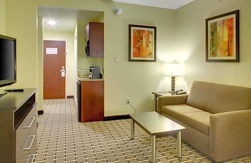 Cross Lanes Hotel | 2-Star Hotel ∙ Holiday Inn Express & Suites Cross Lanes, an IHG Hotel