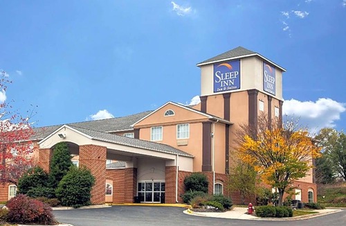 Emmitsburg Hotel | 2-Star Hotel ∙ Sleep Inn & Suites Emmitsburg