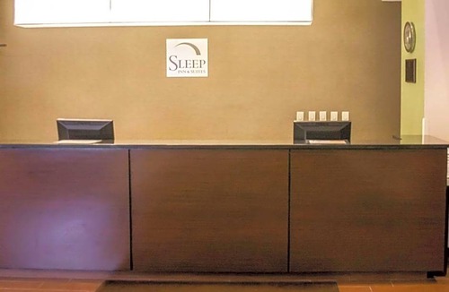 Hagerstown Hotel | 2-Star Hotel ∙ Sleep Inn and Suites Hagerstown