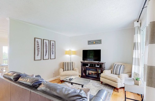 Blowing Rock House | 2-story secluded home with lawn, grill, firepit, deck, fireplace, air hockey, AC