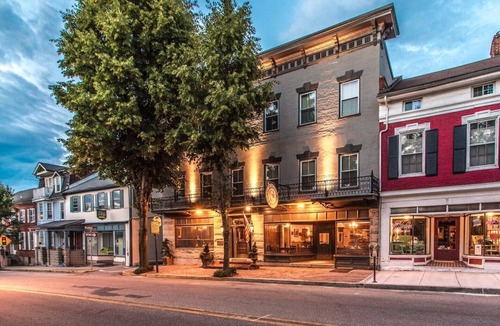 Mercersburg Bed & Breakfast | 201A & 201B - Après-Ski Suite - James Buchanan Hotel