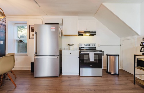 Frankfort House | 2bd 2bath, Bourbon Trail Cottage Fenced Yard