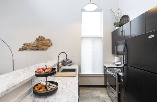 Lexington House | 2BR Central Loft w/Garage, near NCR & Downtown