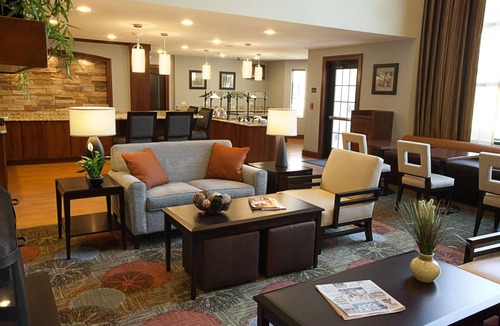 Johnson City Apartment | 2BR Suite w/Kitchen | Hot Breakfast + Pool Access