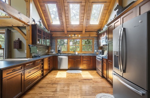 Blue Eye Cabin | 3,000 sq ft Post & Beam Home Escape with Hot Tub, Game Room, Salt Pool & Car Charger