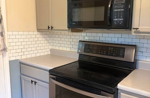 Alexandria House | 3/1 good parking close local construction projects