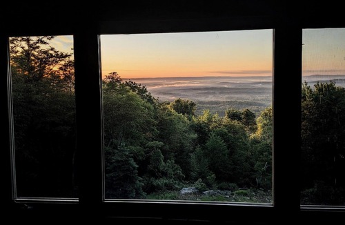 Hedgesville Cabin | 3 bedroom family Getaway on the mountain top w/sunrise view over Sleepy Creek.