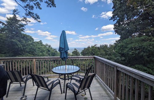 Hedgesville Cabin | 3 bedroom family Getaway on the mountain top w/sunrise view over Sleepy Creek.